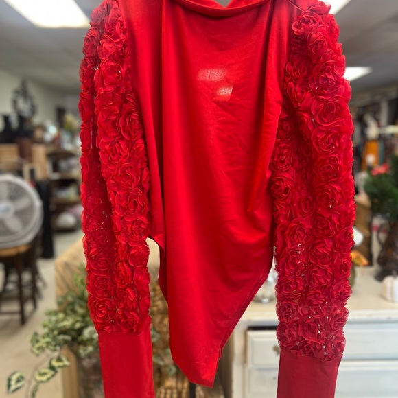 Red Floral Sleeve Women's Top - Picture 3 of 4